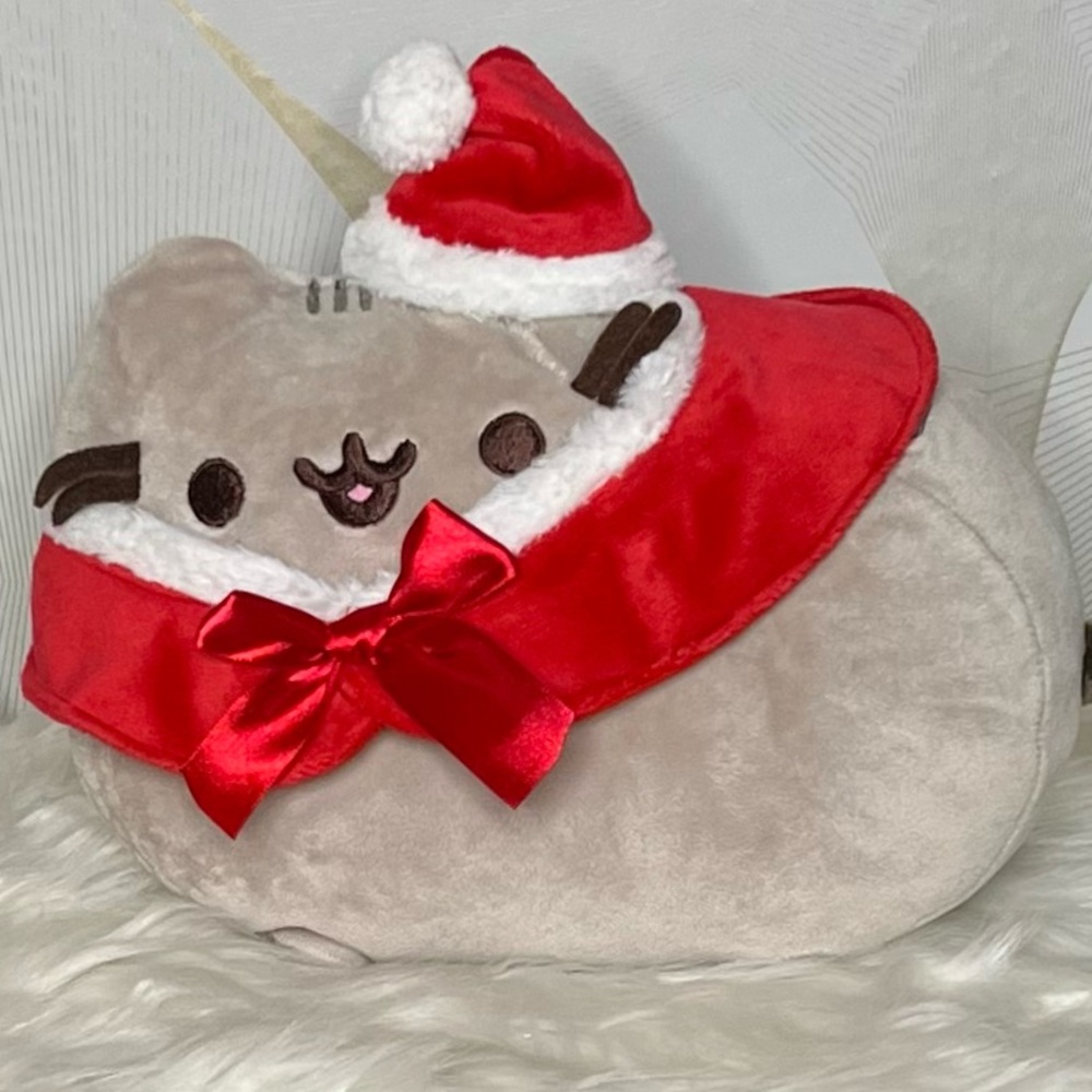 GUND Pusheen Christmas 9” NWOT